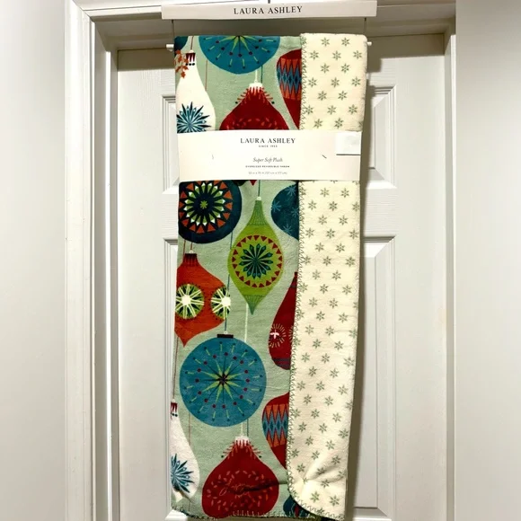 LAURA ASHLEY Oversized Reversible Holiday Festivities Zoe Coco Throw - Green